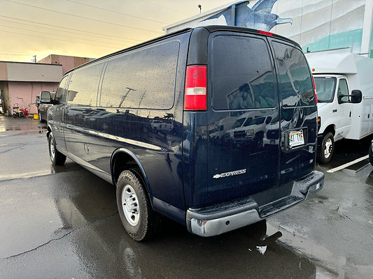 P. HERO CHEVY BLUE VAN REAR
