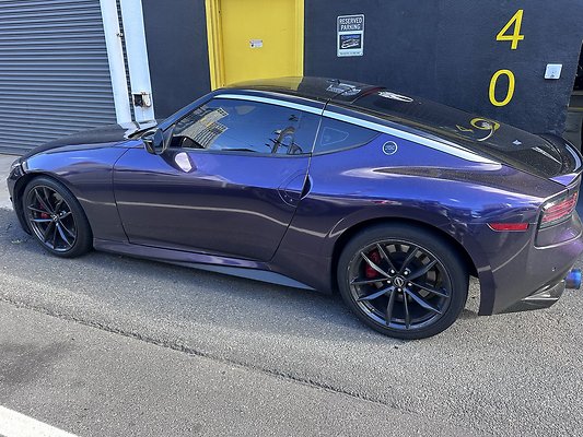 B. NISSAN Z SIDE
